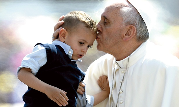 – Każde błogosławieństwo księdza jest jak przytulenie Pana Boga – przekonywał papież Franciszek chore dzieci