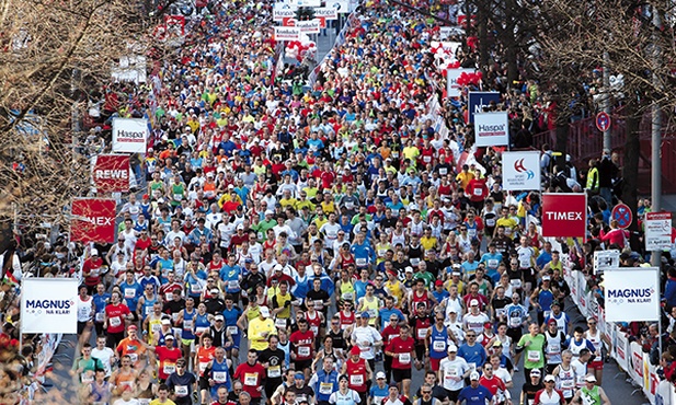 Uczestnicy maratonu w Hamburgu w Niemczech