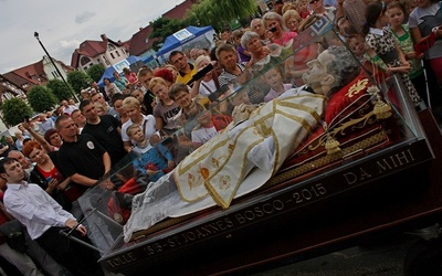 Mieszkańcy Czaplinka z radością i ciekawością czekali na relikwiarz św. Jana Bosko 