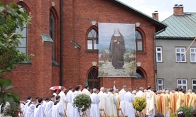 Muzeum przylega do kościoła serafitek.