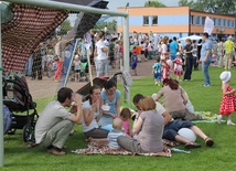 Rodzinny piknik pod sceną