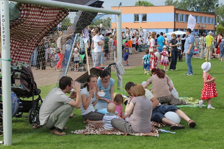 Rodzinny piknik pod sceną