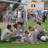 Rodzinny piknik pod sceną