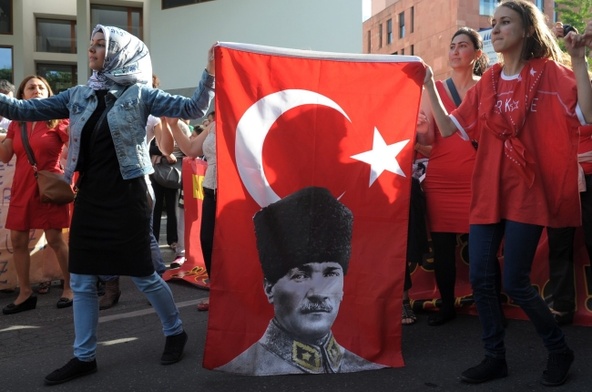 Turcja: Walka demonstrantów trwa