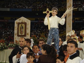 Beatyfikacja José Luisa Sáncheza del Río na stadionie w Guadalajarze w Meksyku