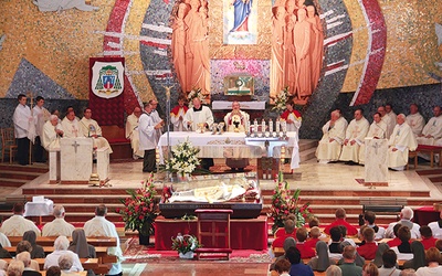 W rumskim sanktuarium odprawiona została Msza św. w intencji dzieci oraz nauczycieli i katechetów