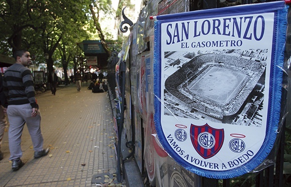 Stadion San Lorenzo de Almagro, na trybunach którego kibicował Jorge Mario, już nie istnieje. Pozostał tylko na starych zdjęciach. Klub zbudował nowy stadion