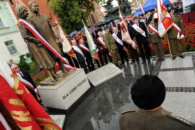 Pomnik Prezydenta RP odsłonięty