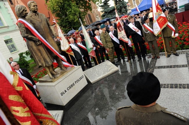 Pomnik Prezydenta RP odsłonięty