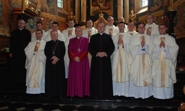 Wyświęcono trzynastu kapłanów