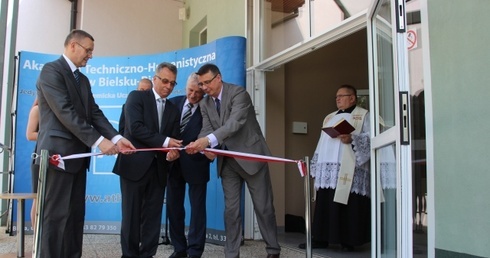 Uroczyste przecięcie wstęgi i otwarcie nowego gmachu ATH