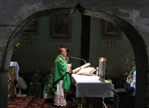 Kard. Kazimierz Nycz w drodze na obrady Konferencji Episkopatu w Krakowie odwiedził rodzinną Starą Wieś.