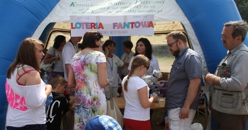 Loteria fantowa cieszyła się dużą popularnością. Każdy los wygrywał!