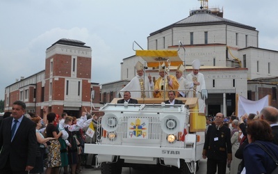 Poświęcenie kościoła Jana Pawła II