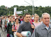  Uczestnicy ubiegłorocznej pielgrzymi na szlaku ku Jasnej Górze 