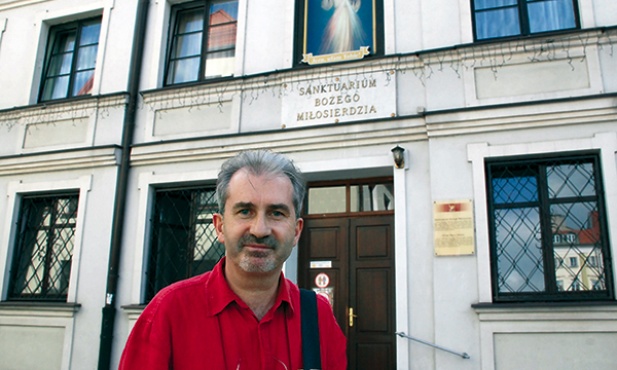 Michał Góral Operator kamery i scenarzysta; autor zdjęć do wielu filmów, seriali, dokumentów i spektakli telewizyjnych; stawał też na planie filmowym jako aktor. Pracował m.in. przy „Złotopolskich”, spektaklach telewizyjnych „Afera mięsna”, „Moja Norymberga”; był współreżyserem serialu „Mistrz i Małgorzata” (1988 r.) z gwiazdorską obsadą. Wydał książkę „Zapatrzeni”, która jest zbiorem rozmów z aktorami. Przygotowuje film o jednym z dzieł Zgromadzenia SMBM, które przeżywało swoje 150-lecie.