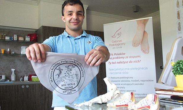  Jan Cyrulik z chustą grupy III – żorskiej