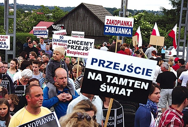  Mieszkańcy Mogilan chętnie i licznie biorą udział w kolejnych manifestacjach. 2 czerwca zapowiedzieli, że na kolejny protest też przyjdą