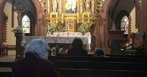 Adoracja kontra opady