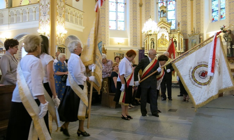 W jubileuszu uczestniczyli członkowie Arcybractwa z innych parafii Podbeskidzia.