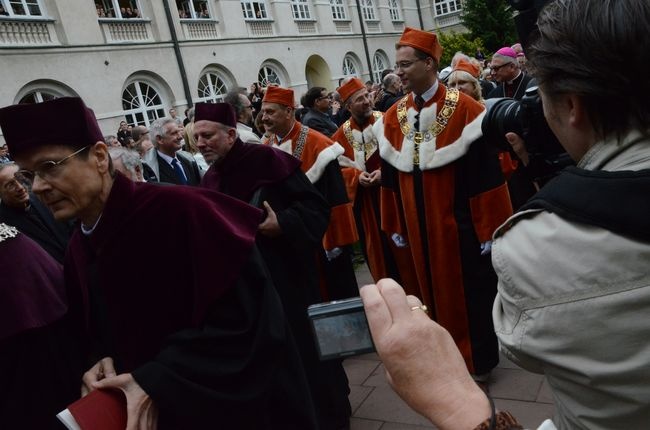 Kiko Argüello doktorem honoris causa KUL