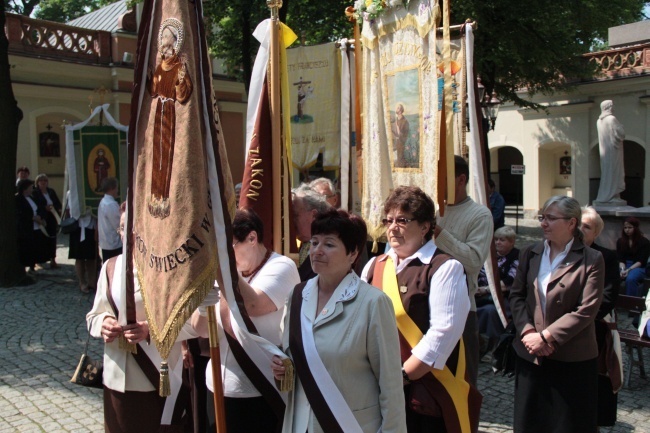 Generał franciszkanów afiliował bp. Andrzeja Czaję do zakonu franciszkańskiego