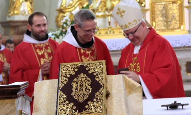 Generał franciszkanów afiliował bp. Andrzeja Czaję do zakonu franciszkańskiego