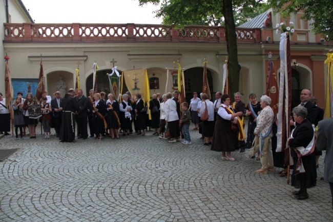 Generał franciszkanów afiliował bp. Andrzeja Czaję do zakonu franciszkańskiego