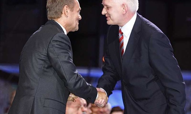 Schetyna nie kandyduje, Tusk walczy z Gowinem