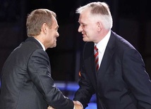 Schetyna nie kandyduje, Tusk walczy z Gowinem