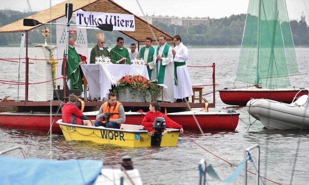 Za żeglarzy i za łódź Kościoła