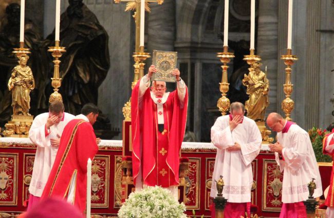 Metropolita wrocławski otrzymał paliusz z rąk papieża Franciszka