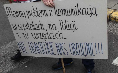 Protest głuchych przeszedł ulicami Warszawy