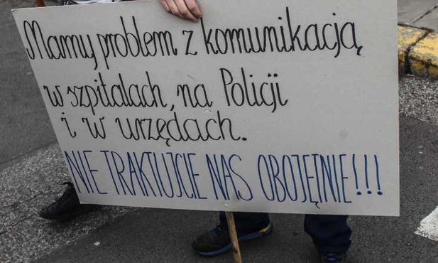 Protest głuchych przeszedł ulicami Warszawy