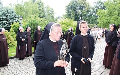  Przeniesienie relikwii z sanktuarium do klasztoru