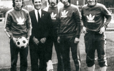  Ojciec Gamański podczas mundialu w Niemczech – 1974 r., w towarzystwie (od lewej) Kasperczaka, Szymanowskiego, Deyny i Gmocha