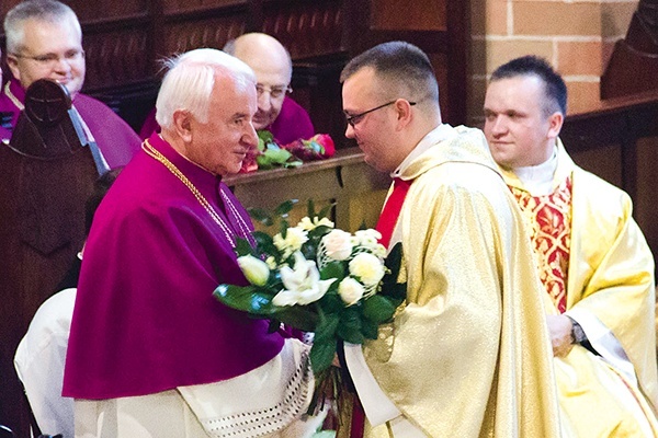 W tym roku wspólnota cieszyła się ze święceń ks. Adama Brończyka. Grupa parafian wybrała się nawet do olsztyńskiej katedry, by razem z nim przeżywać te piękne chwile