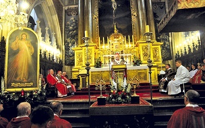 – Jan Paweł II przejdzie do historii jako Papież Bożego Miłosierdzia – przypominał kard. Dziwisz, ponownie zawierzając naszą diecezję i cały świat Bożemu Miłosierdziu