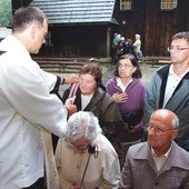 Przyjęcie do Bractwa Szkaplerza św. podczas wielkiego odpustu 