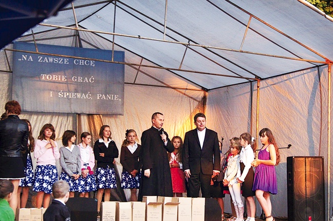 Co roku do Wojsławic, by śpiewać Panu Bogu, przyjeżdża coraz więcej młodych ludzi