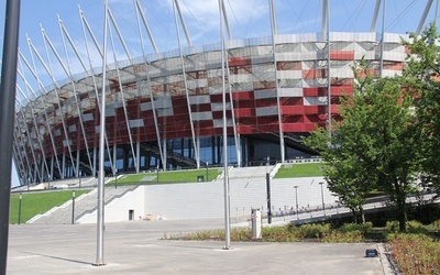 Takiego zgromadzenia modlących się tłumów Stadion Narodowy jeszcze nie widział