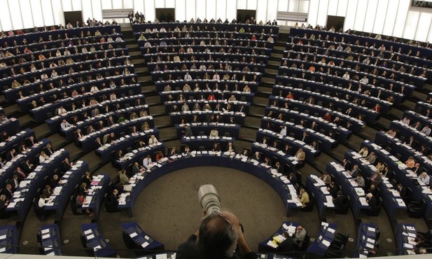 PE o zmianach w systemie pozwoleń na emisję CO2