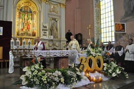 Bp Piotr Libera przewodniczył Mszy św. dziękczynnej za wiarę mławskich parafian 