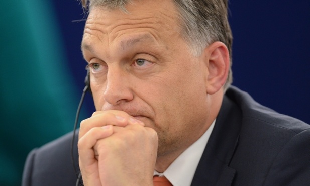Węgrzy: PE łamie demokrację