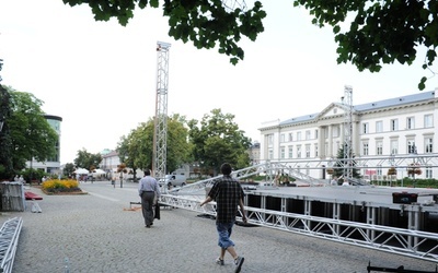 Koncerty odbywać się będą na ul. Żeromskiego przed Urzędem Miejskim