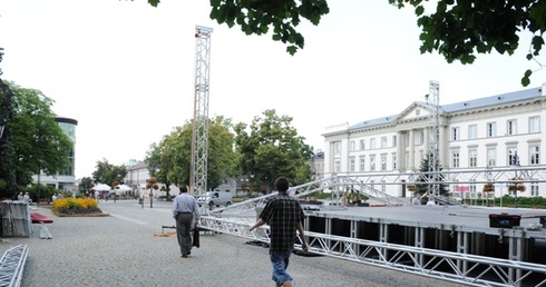 Koncerty odbywać się będą na ul. Żeromskiego przed Urzędem Miejskim