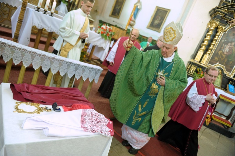 Poświęcenie i obłóczyny w Wierzbnej