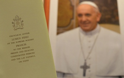 Po raz pierwszy w historii Kościoła ogłoszona została encyklika napisana przez dwóch żyjących papieży