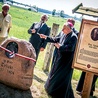 Na trakcie biskupim w Bałdach bp Jacek Jezierski poświęcił 3 nowe głazy