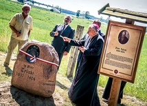 Na trakcie biskupim w Bałdach bp Jacek Jezierski poświęcił 3 nowe głazy